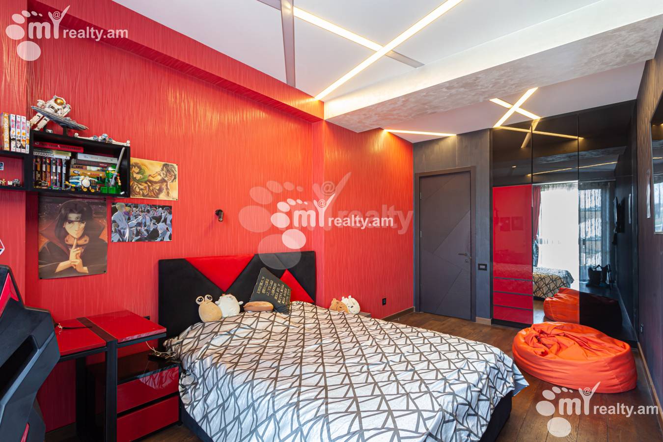 Купить 5 комнатную квартиру Вардананц ул, Центр Ереван, 152171