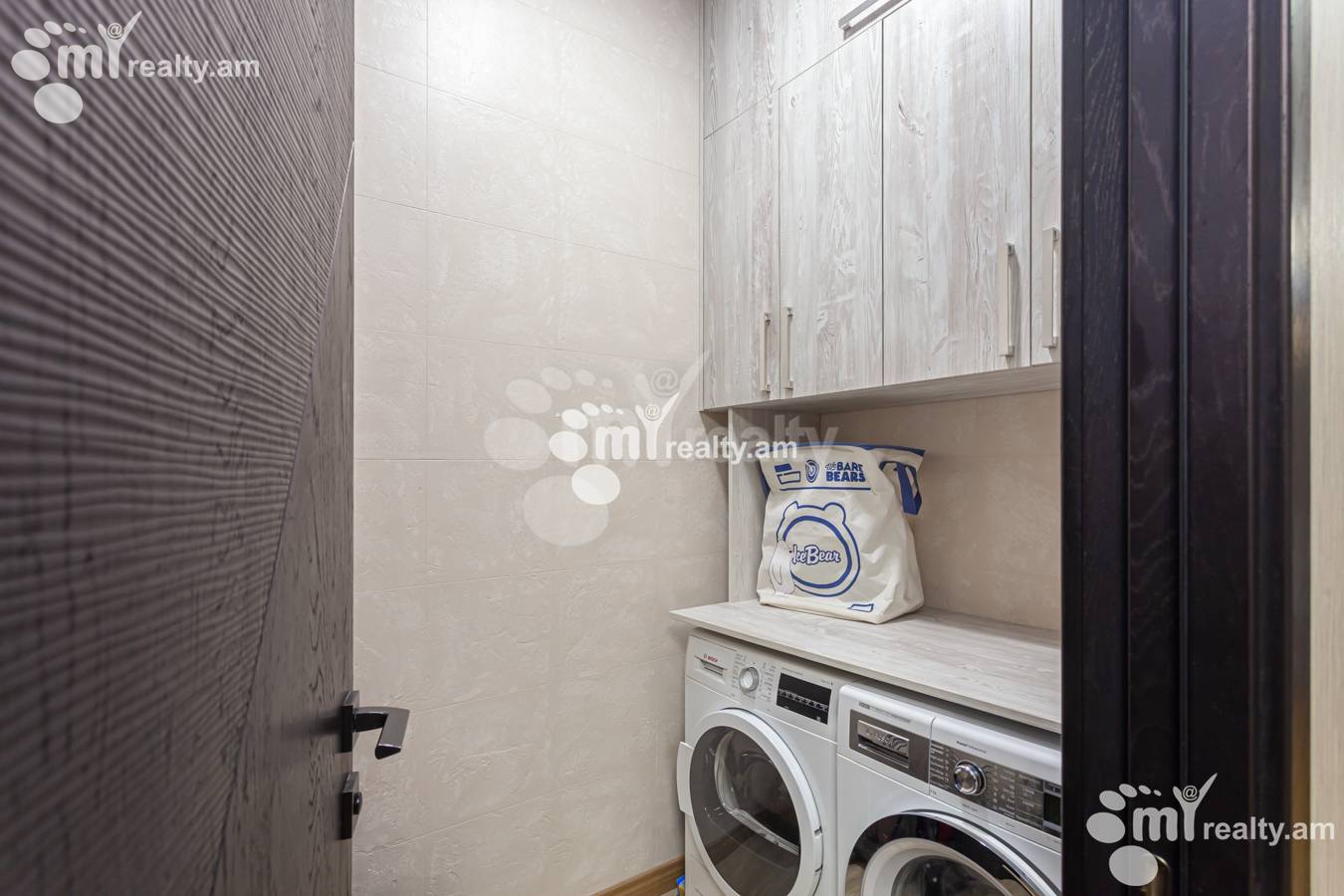 Купить 5 комнатную квартиру Вардананц ул, Центр Ереван, 152171