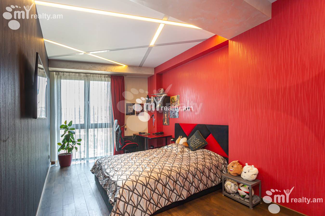 Купить 5 комнатную квартиру Вардананц ул, Центр Ереван, 152171