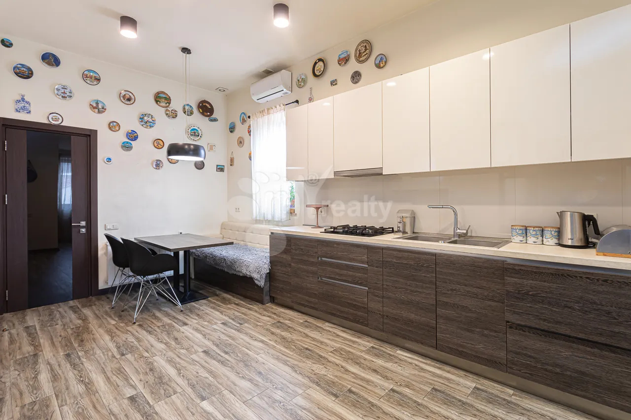 4 bedroom apartment for sale Mashtots Ave, Center Yerevan, 159618