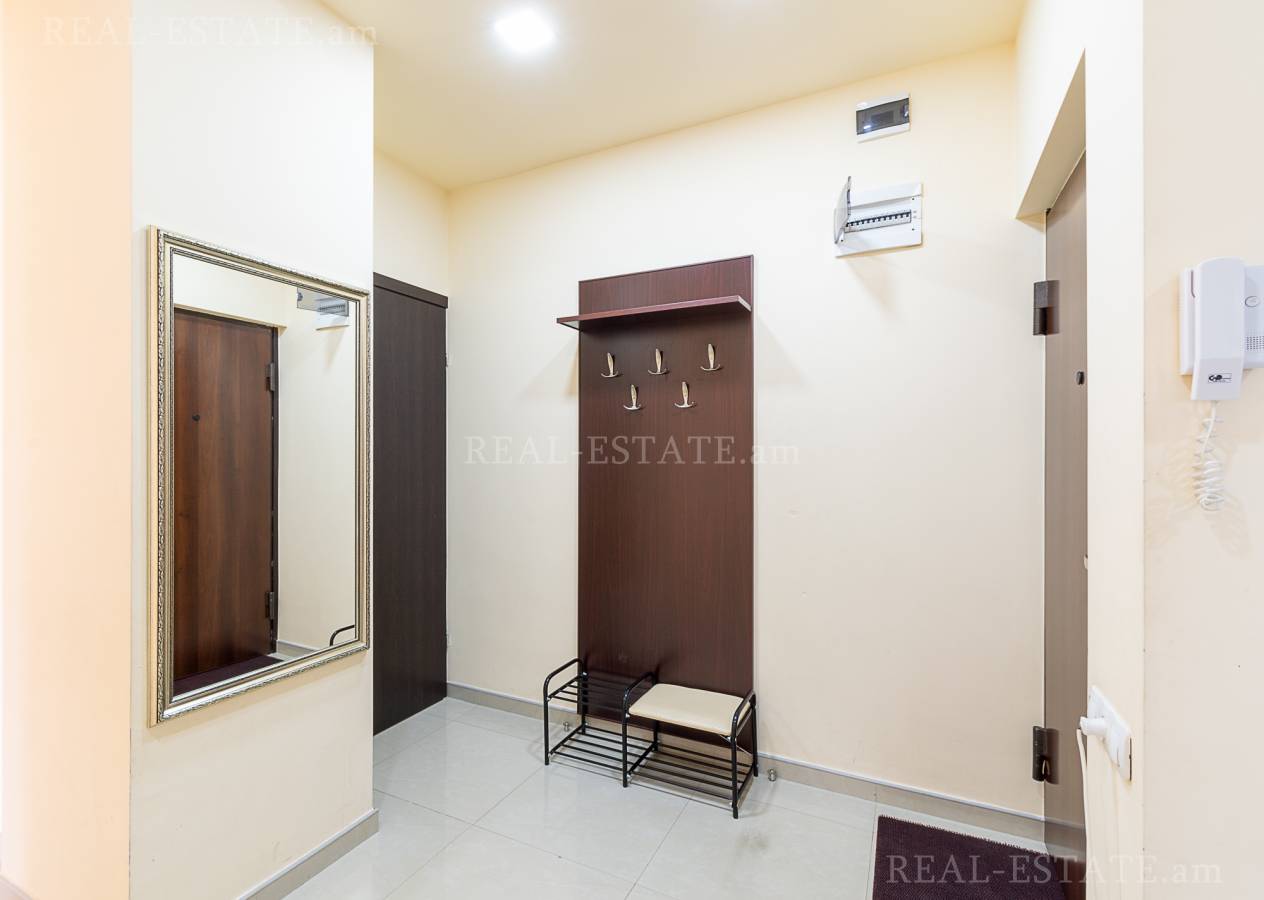 3 սենյականոց բնակարան  Ծիծեռնակաբերդի խճուղի, Կենտրոն Երևան, 124551