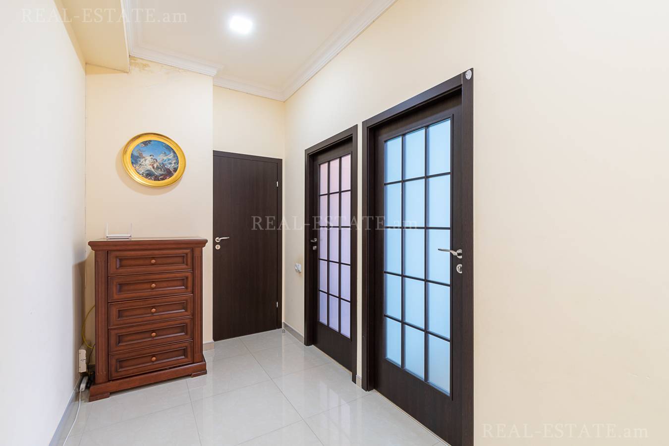 3 սենյականոց բնակարան  Ծիծեռնակաբերդի խճուղի, Կենտրոն Երևան, 124551