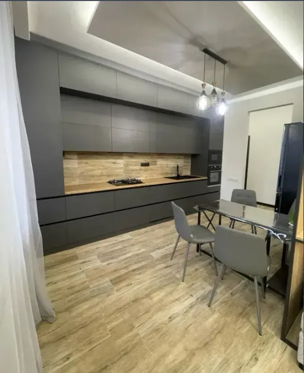 3 սենյականոց բնակարան  Մ․ Մելքոնյան փող, Կենտրոն Երևան, 159964