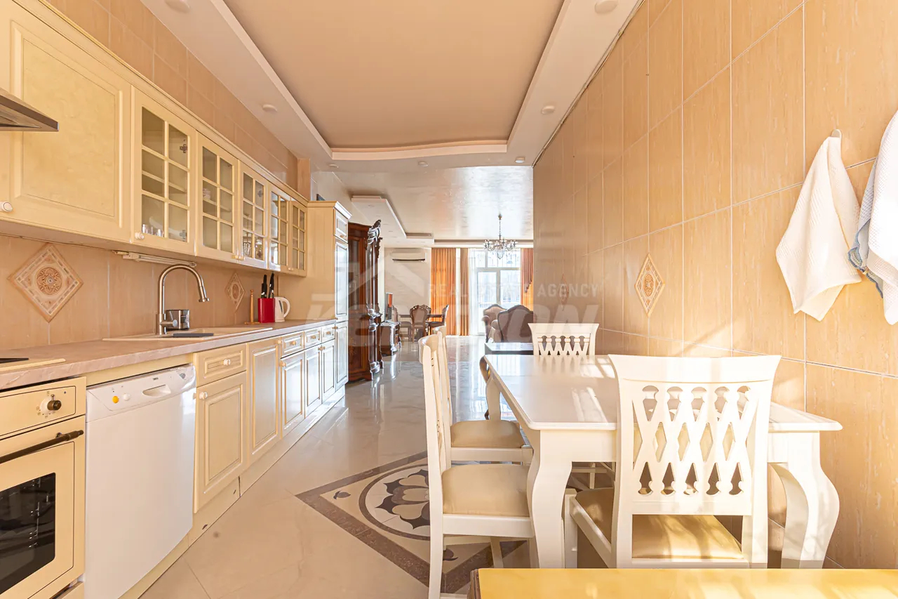 5 bedroom apartment for rent Spendiaryan St, Center Yerevan, 158571