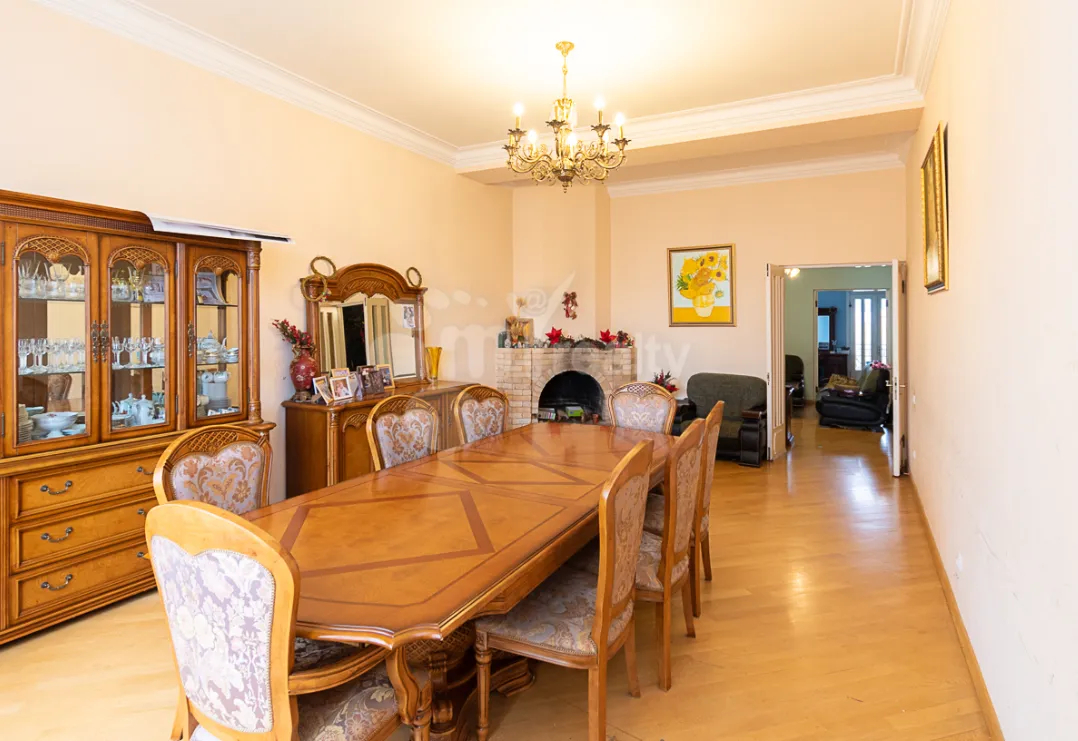 5 bedroom apartment for sale Zakyan St, Center Yerevan, 160371