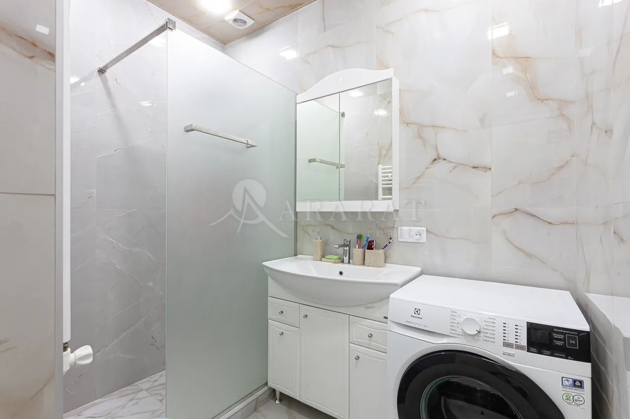 3 bedroom apartment for rent Paronyan St, Center Yerevan, 157955