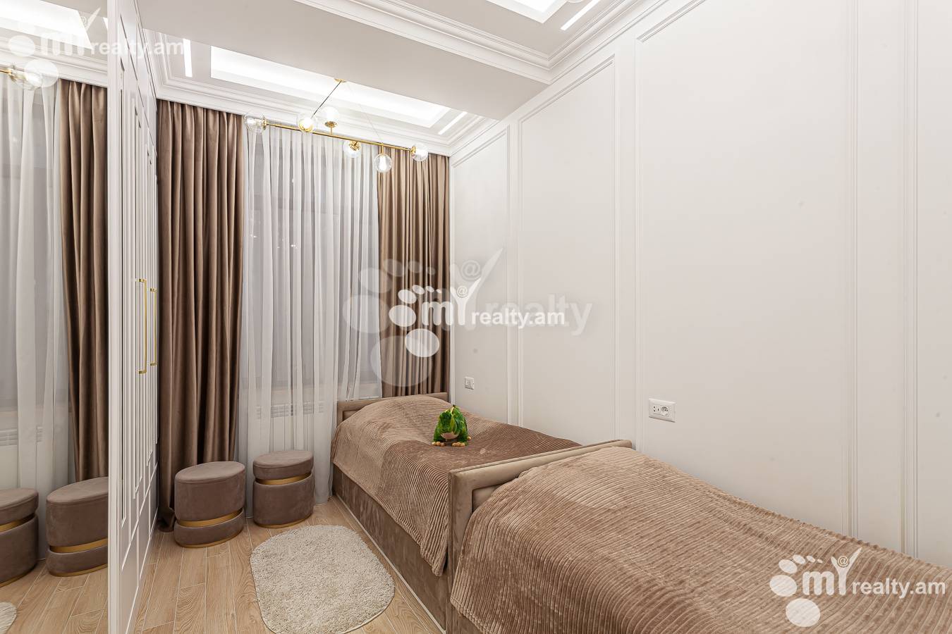 3 bedroom apartment for rent Aram St, Center Yerevan, 143996
