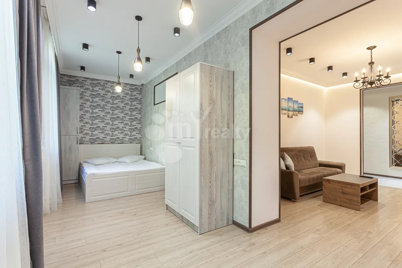 3 bedroom apartment for rent Saryan St, Center Yerevan, 160473