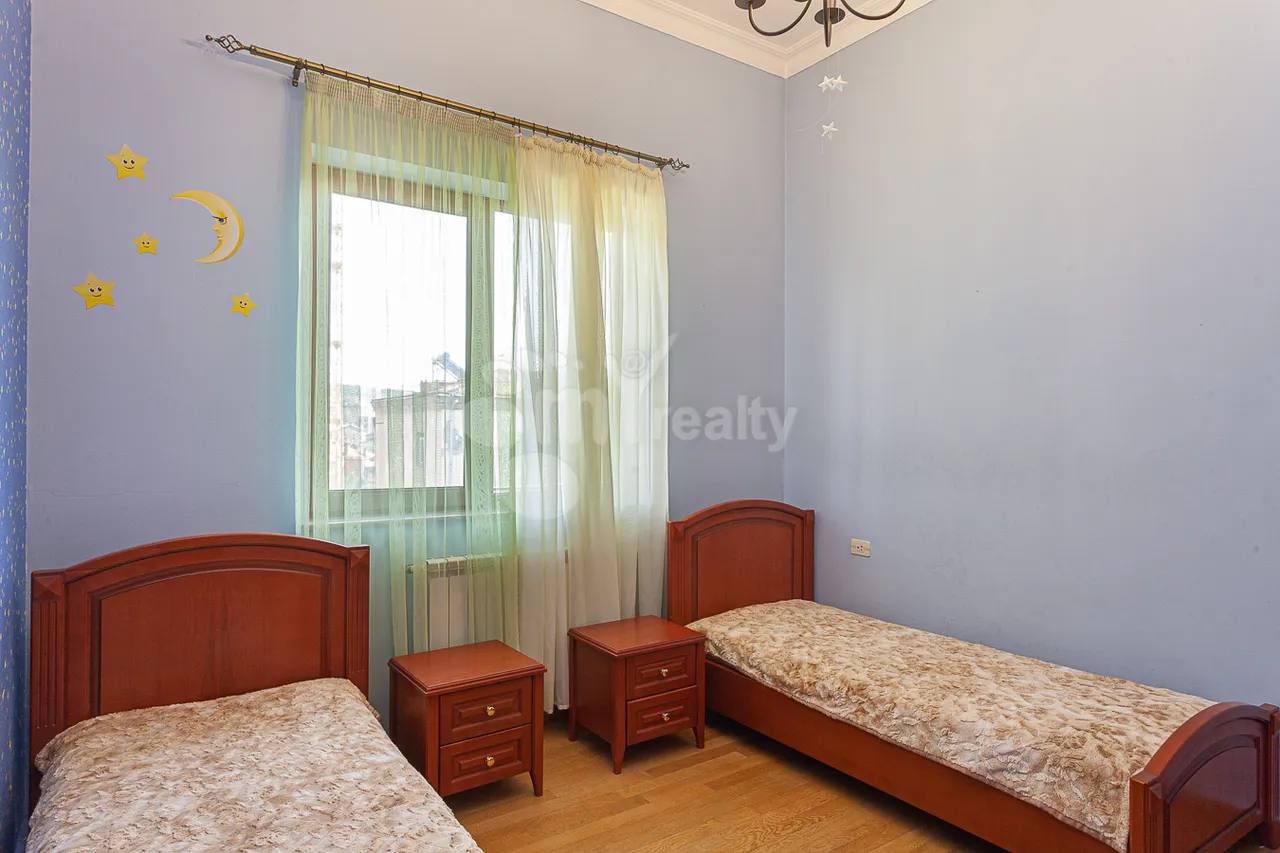 4 bedroom apartment for sale Tumanyan St, Center Yerevan, 160676