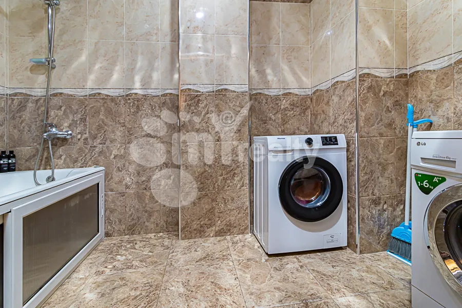 3 սենյականոց բնակարան վարձով Ռոստոմի փող, Կենտրոն Երևան, 159425