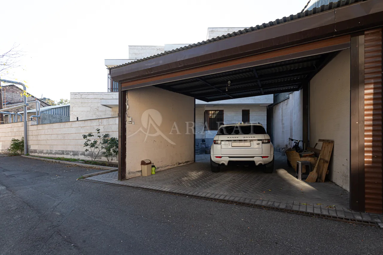 House for sale Lusinyants street, مرکز شهر ایروان, 157387