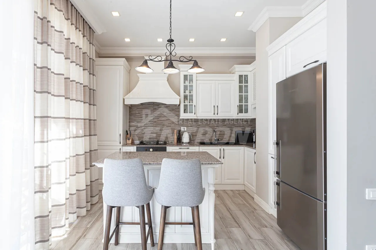 Снять 4 комнатную квартиру Туманян ул 1ый перех, Центр Ереван, 158985