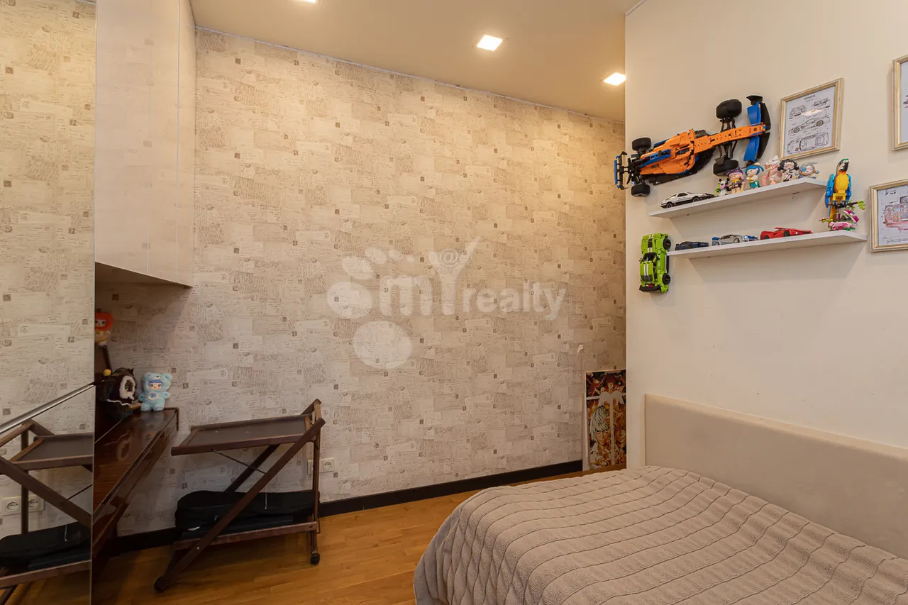 Купить 4 комнатную квартиру Маштоца пр, Центр Ереван, 159618