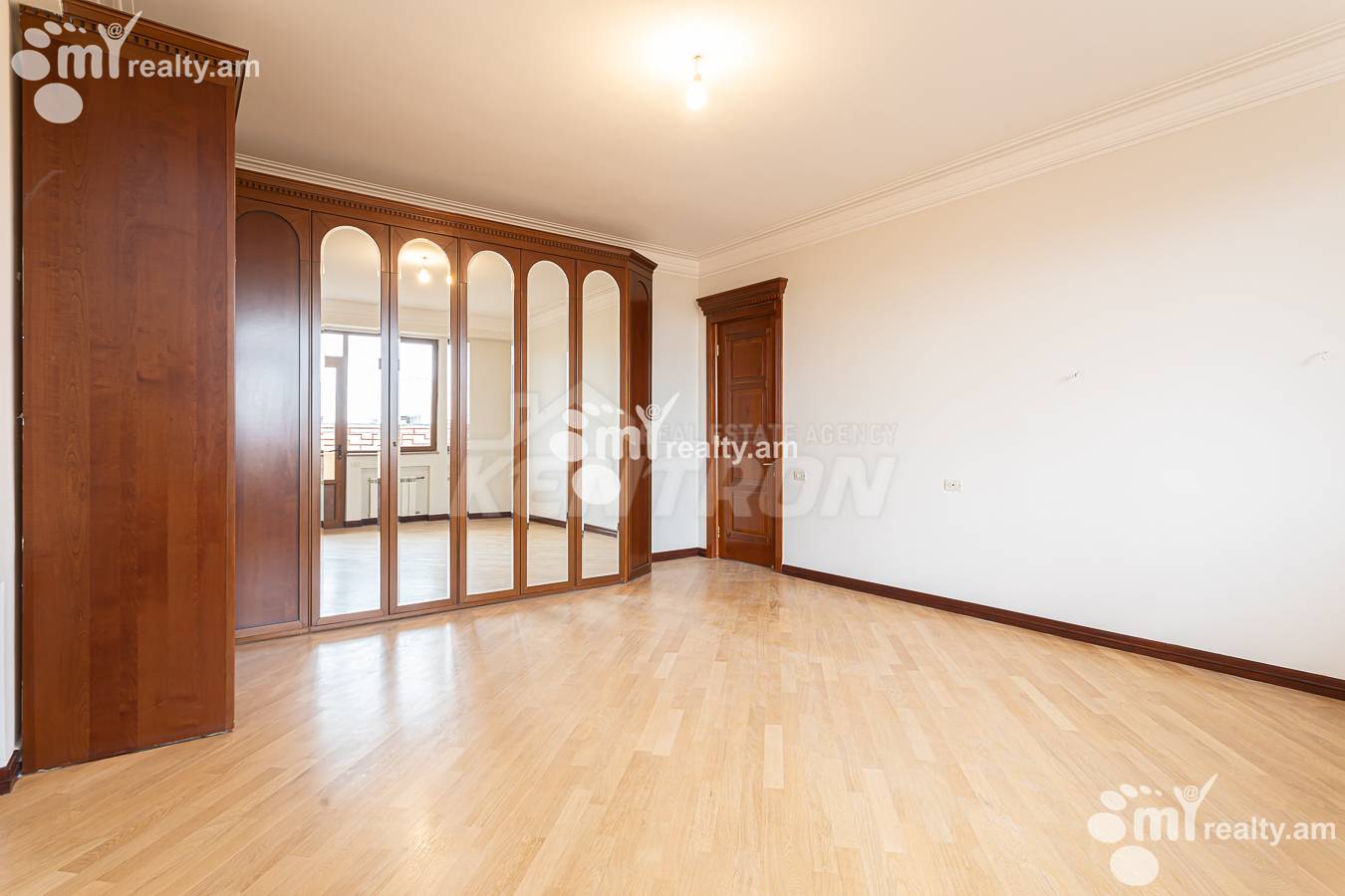 3 bedroom apartment for sale خیابان واردانانتس, مرکز شهر ایروان, 156881