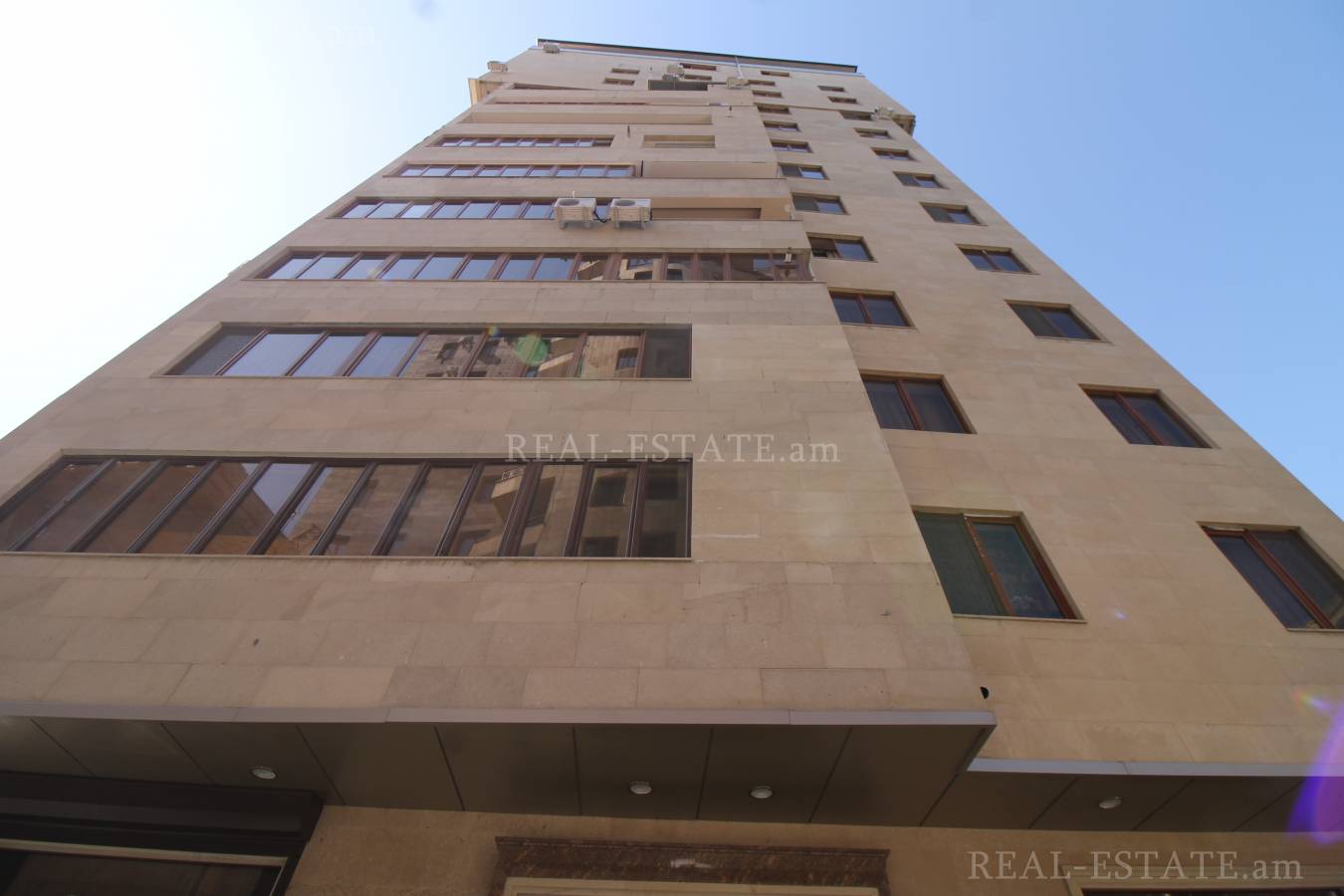 3 սենյականոց բնակարան  Մաշտոցի պող, Կենտրոն Երևան, 85314