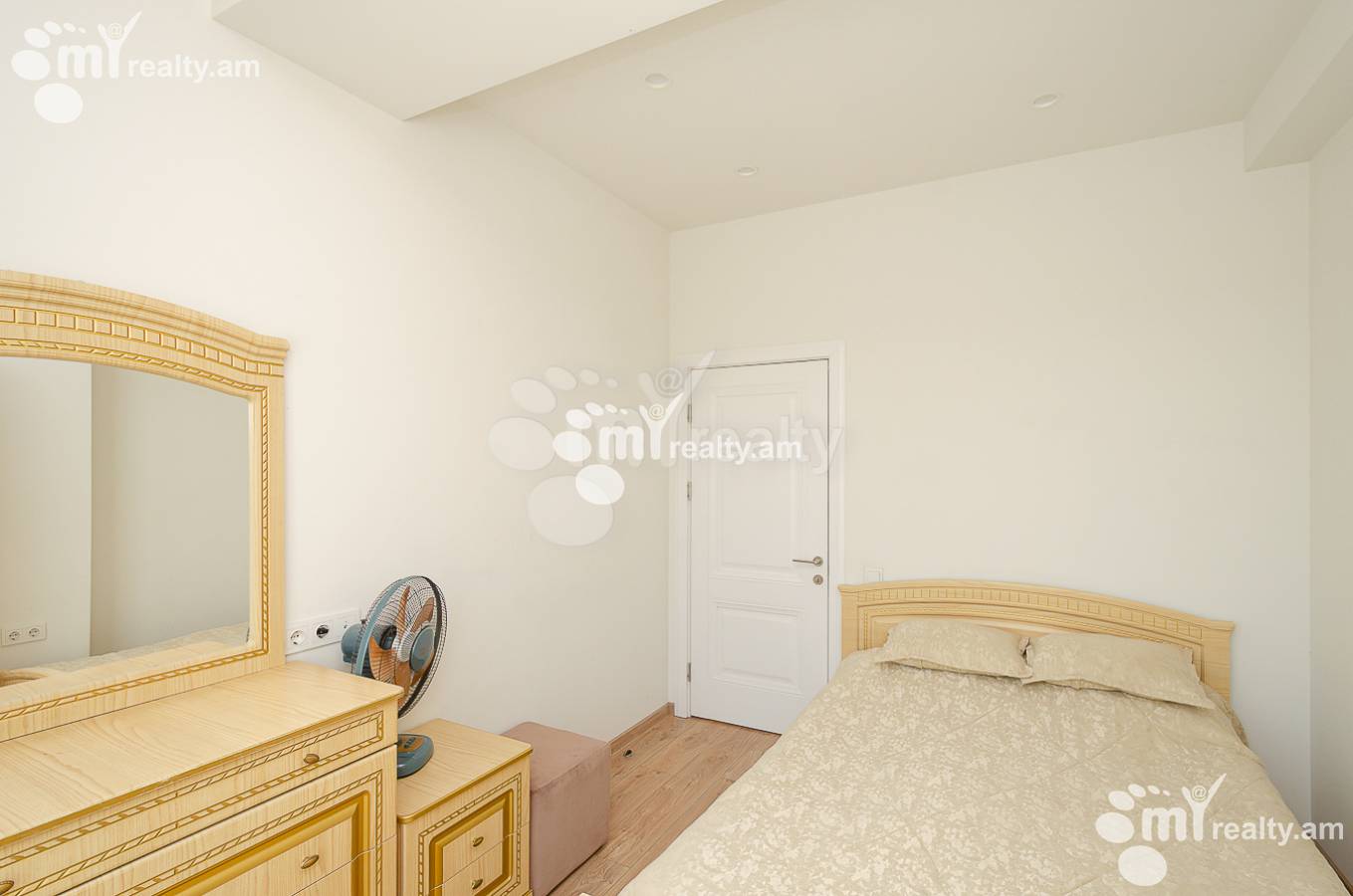 Снять 3 комнатную квартиру Орбели Ехбайрнери ул, Арабкир Ереван, 150471