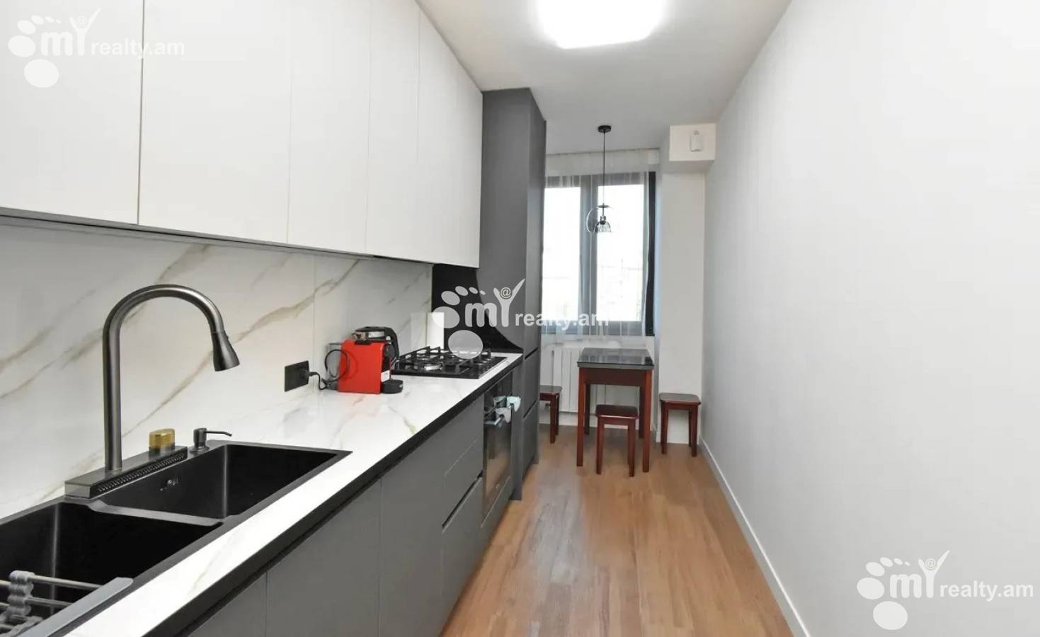 3 bedroom apartment for rent Israelyan St, Center Yerevan, 160692