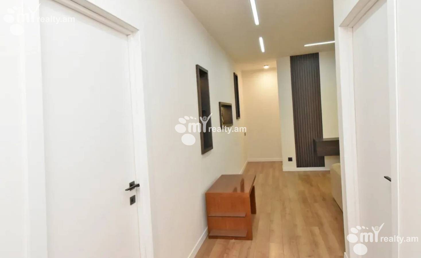3 bedroom apartment for rent Israelyan St, Center Yerevan, 160692
