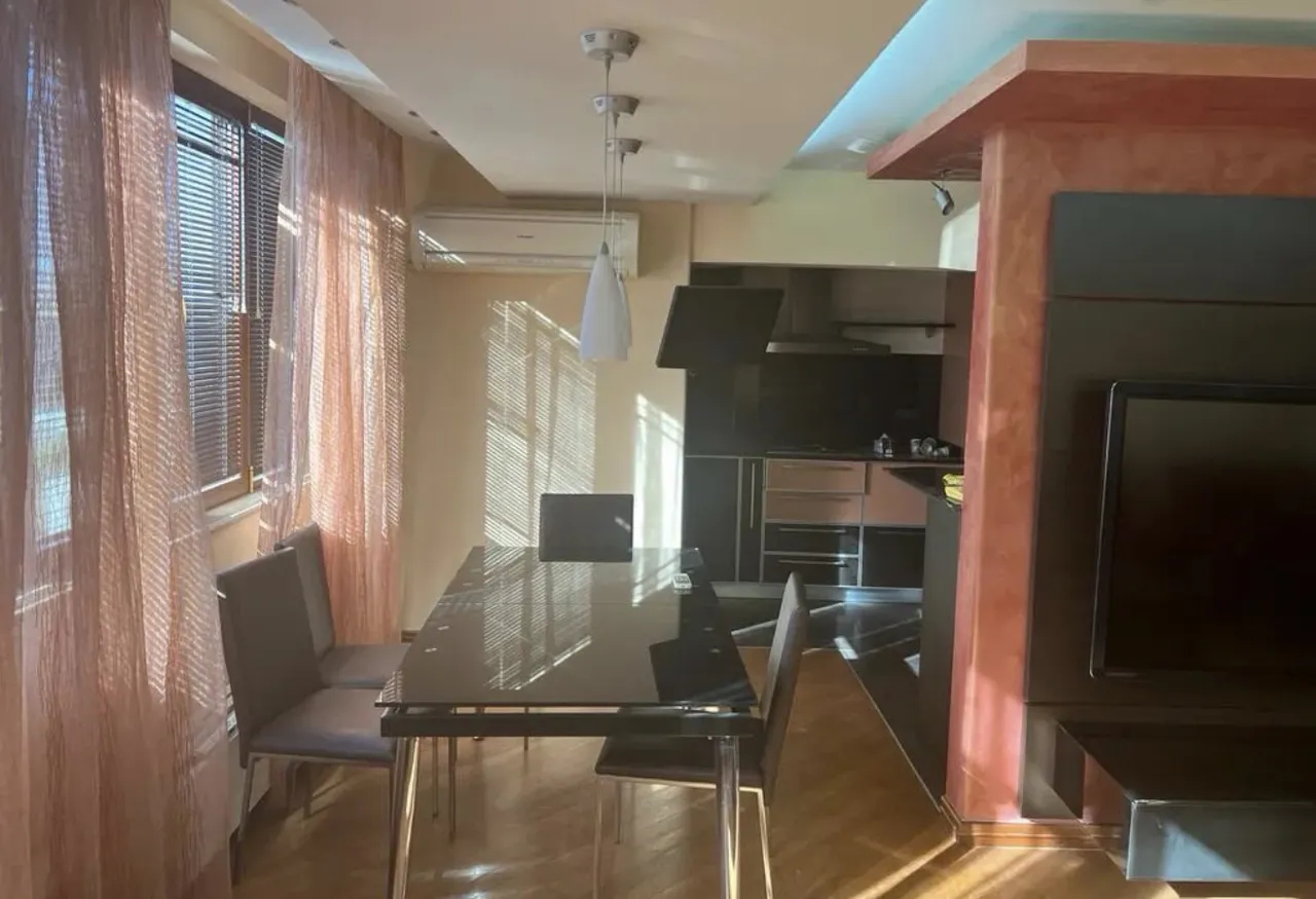 3 սենյականոց բնակարան  Նալբանդյան փող, Կենտրոն Երևան, 158399