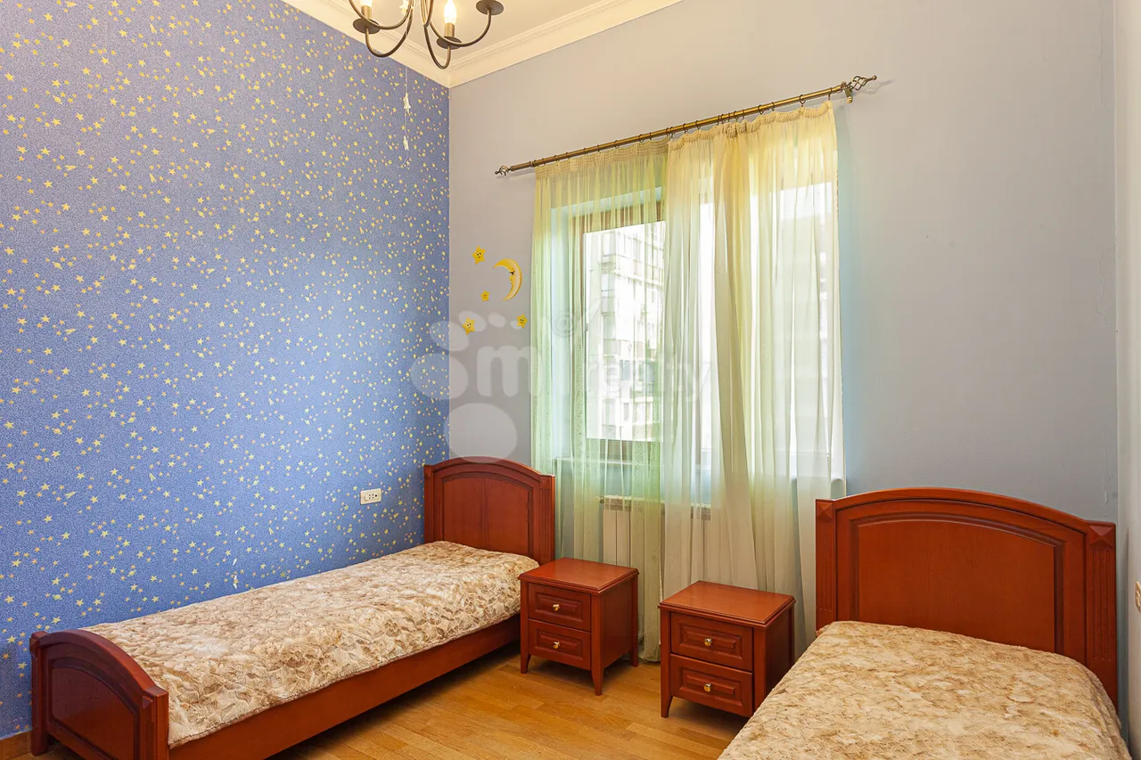 4 bedroom apartment for sale Tumanyan St, Center Yerevan, 160676