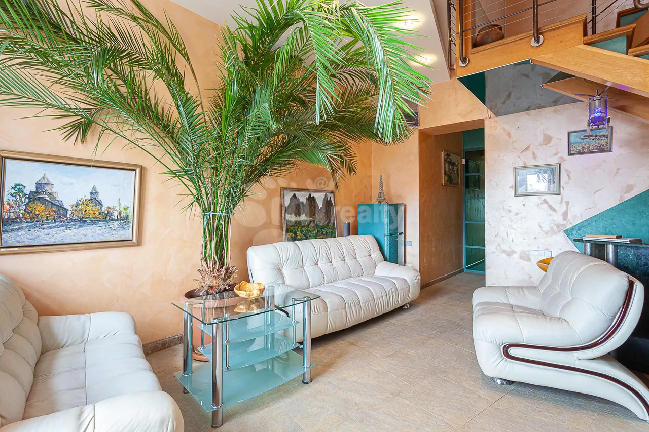 5 bedroom apartment for rent Teryan St, Center Yerevan, 158100