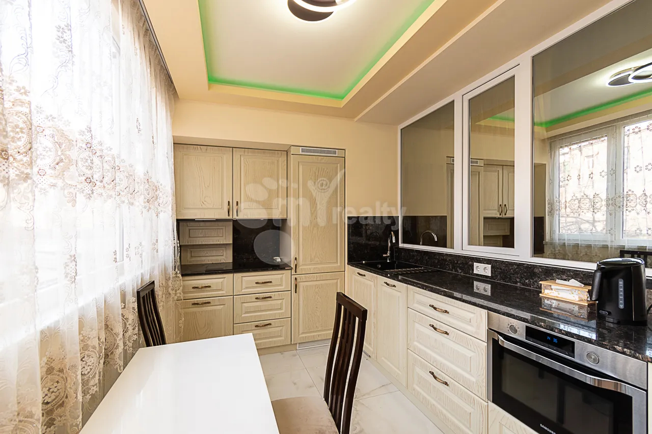 3 bedroom apartment for rent خیابان موسکوویان, مرکز شهر ایروان, 159374