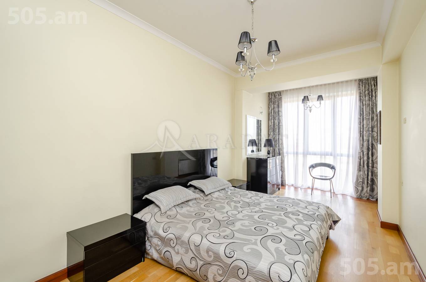 4 սենյականոց բնակարան  Մաշտոցի պող, Կենտրոն Երևան, 151749