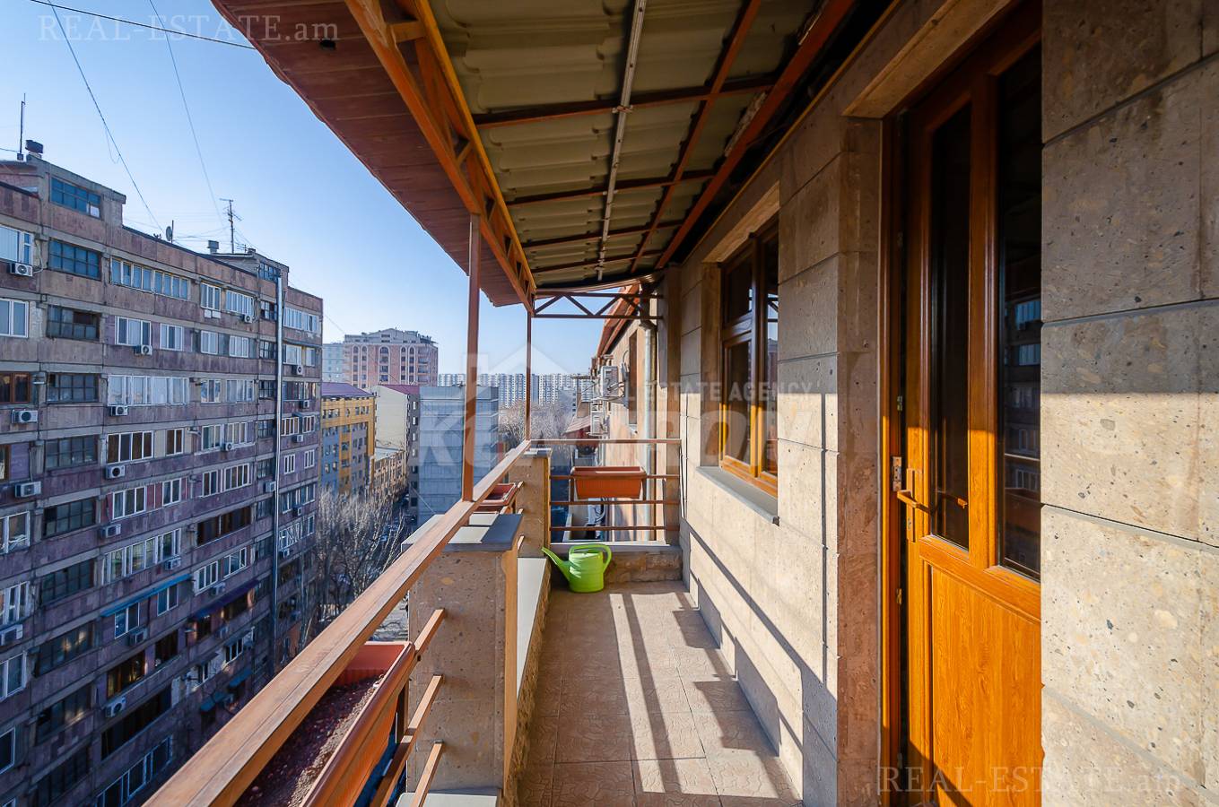 Купить 5 комнатную квартиру Мгер Мкртчян ул, Центр Ереван, 143829