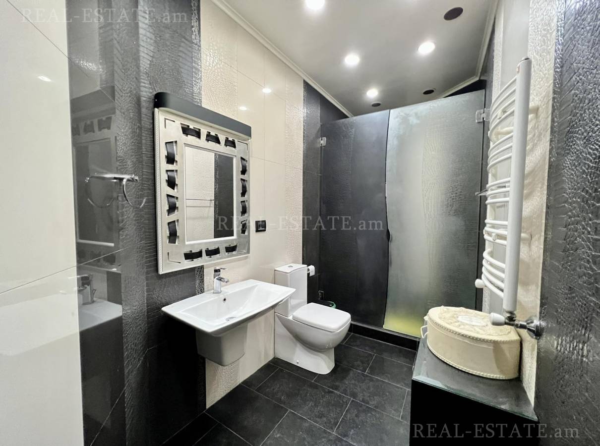 4 bedroom apartment for sale Northern (Hyusisayin)  Ave, Center Yerevan, 119236