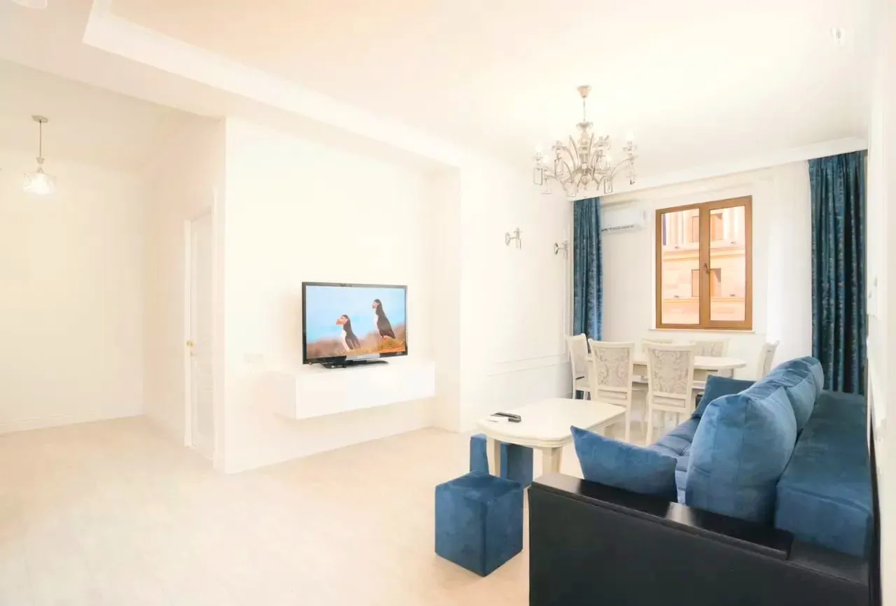 3 bedroom apartment for rent خیابان امیریان, مرکز شهر ایروان, 161589
