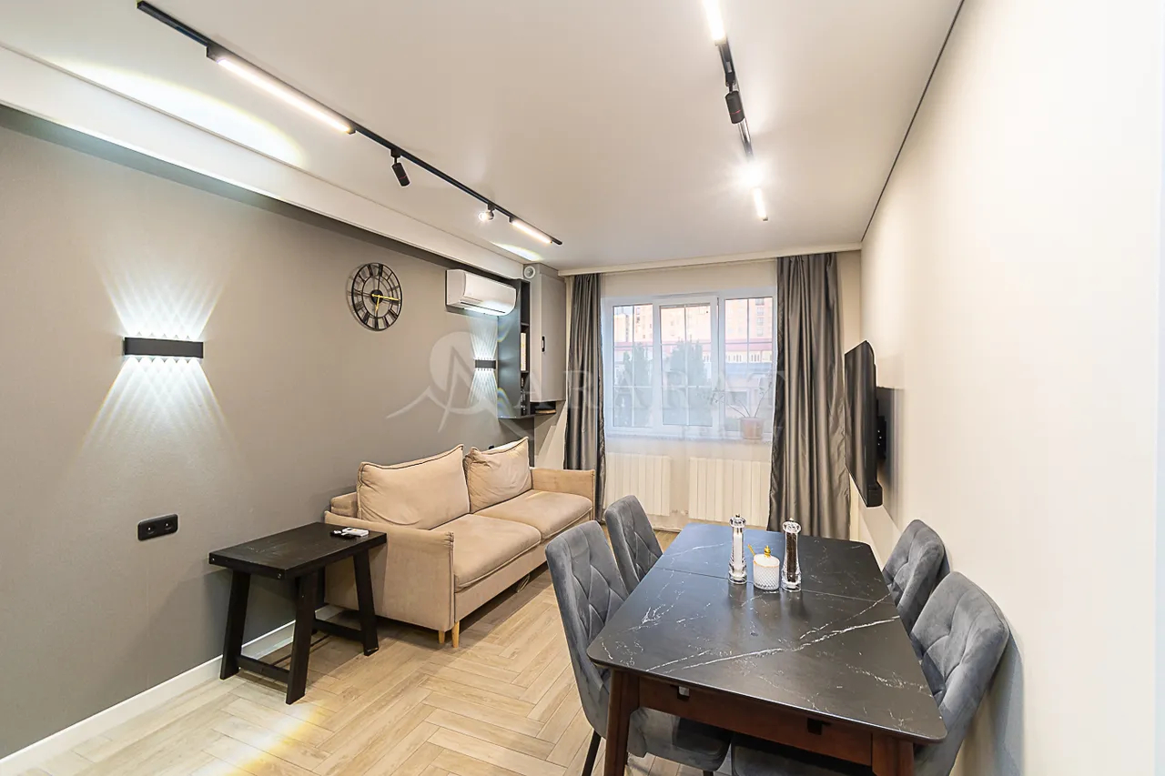 2 bedroom apartment for sale خیابان قازار پارپِتسی, مرکز شهر ایروان, 161874
