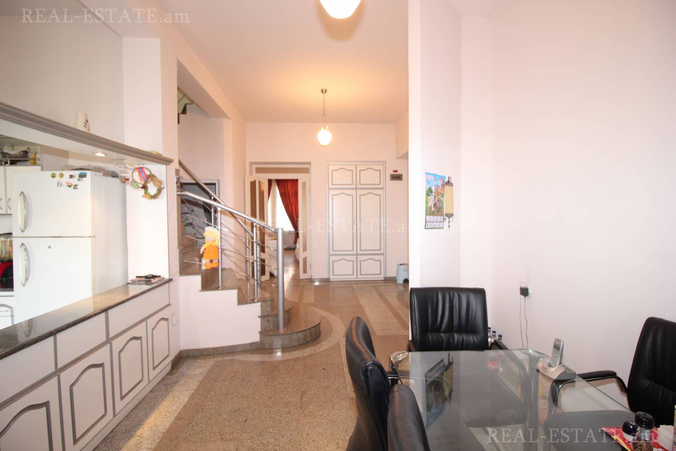 4 սենյականոց բնակարան  Պարոնյան փող, Կենտրոն Երևան, 86934