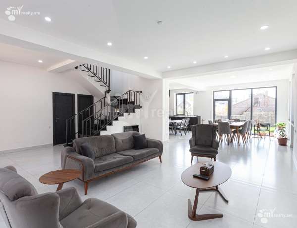 arandznatun-vacharq-Yerevan-Avan