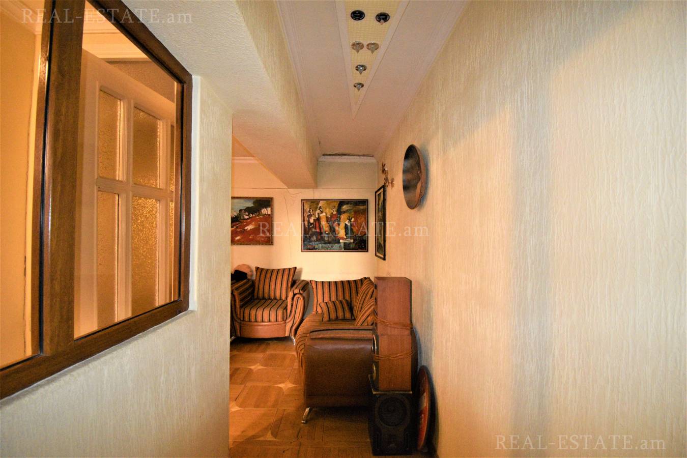 3 սենյականոց բնակարան  Սայաթ-Նովայի պող, Կենտրոն Երևան, 117966