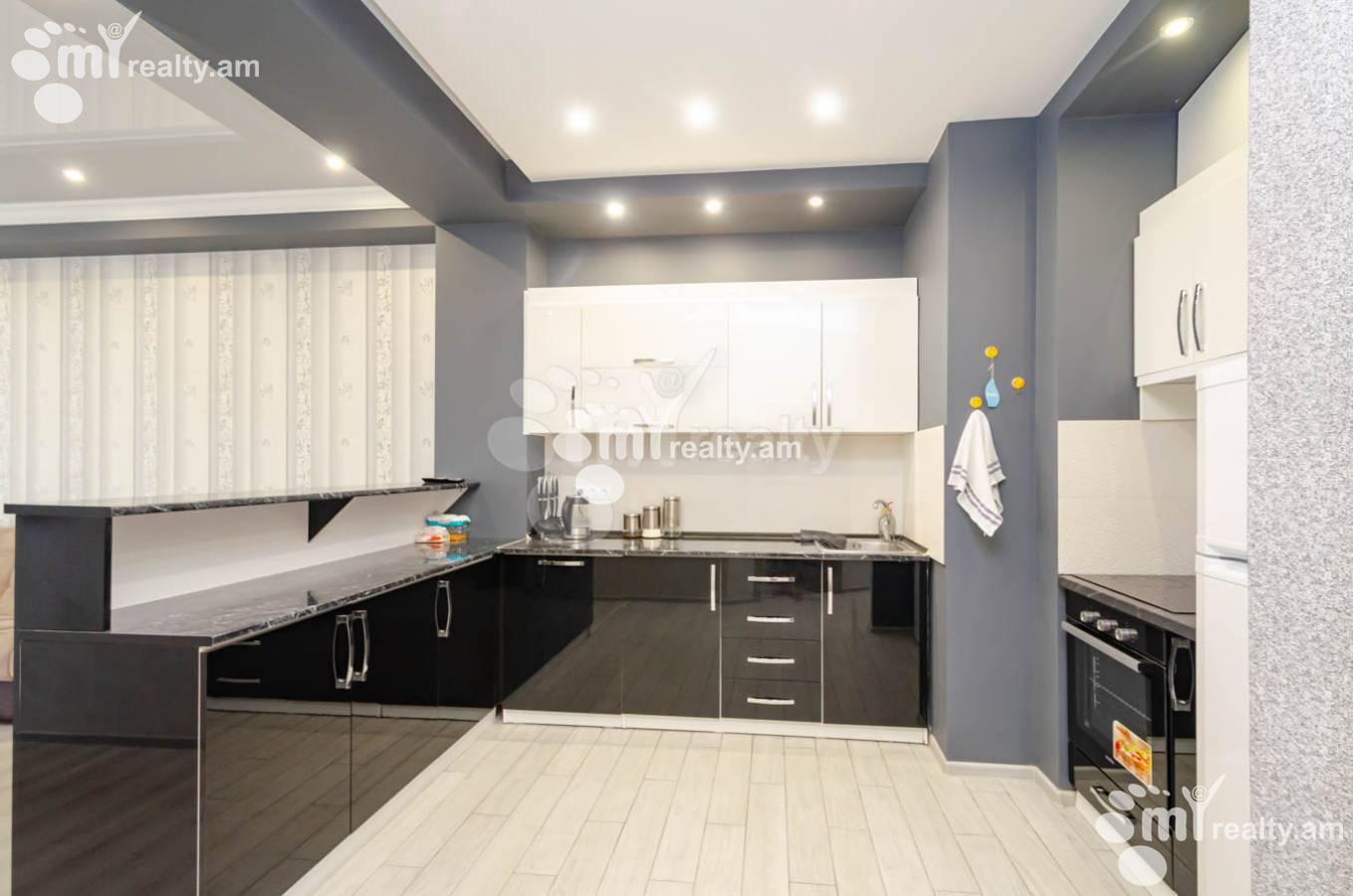 3 սենյականոց բնակարան  Ծիծեռնակաբերդի խճուղի, Կենտրոն Երևան, 139333