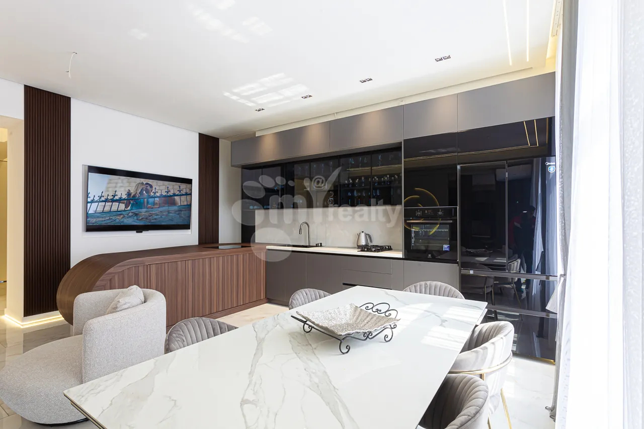 Купить 3 комнатную квартиру Маштоца пр, Центр Ереван, 160249