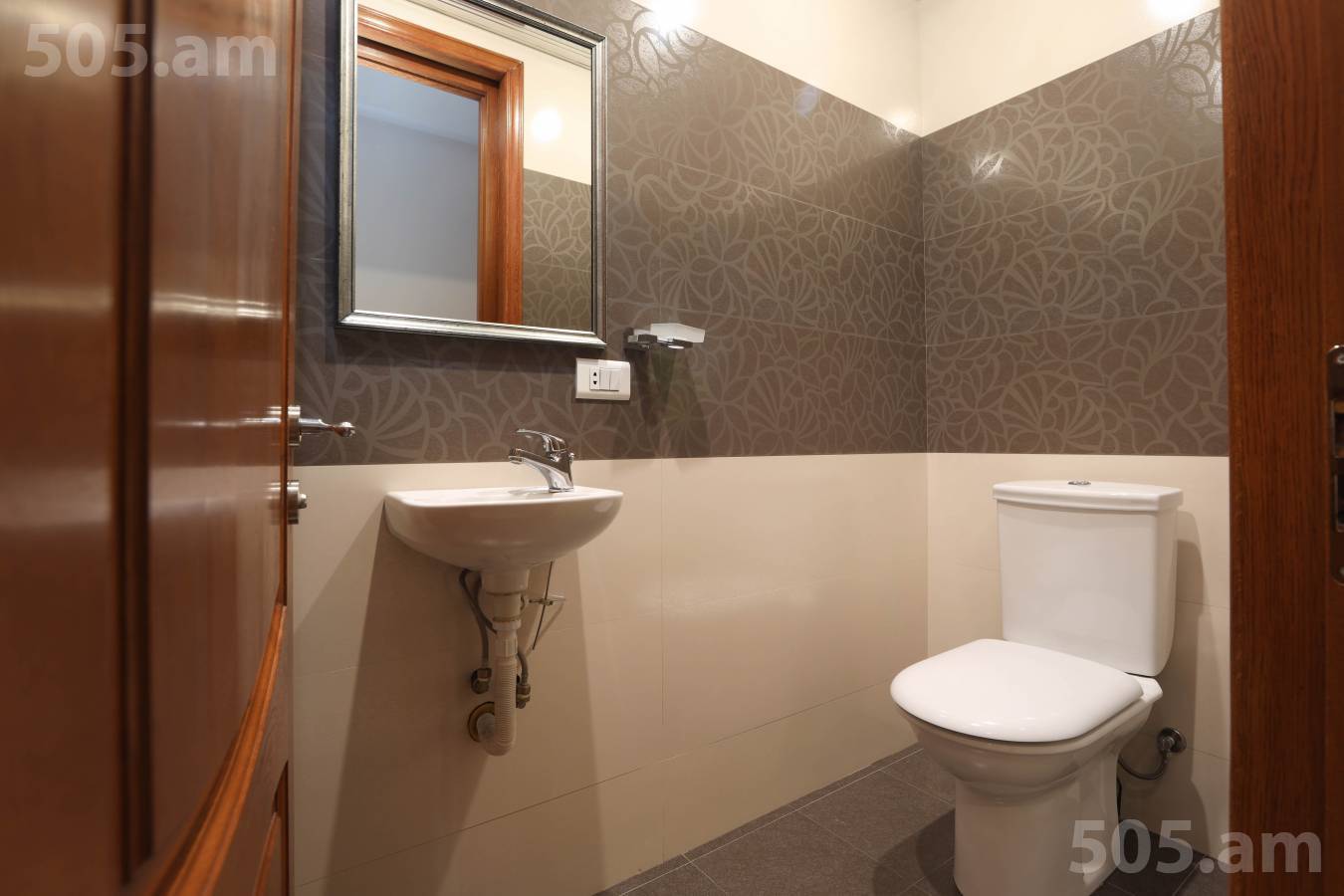 3 սենյականոց բնակարան  Պուշկինի փող, Կենտրոն Երևան, 152859