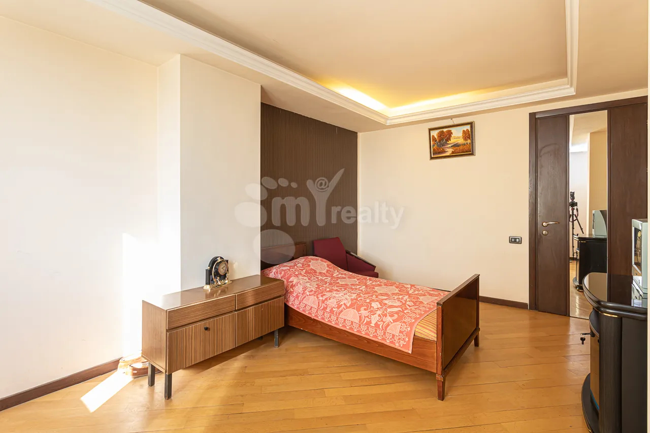 3 bedroom apartment for sale Gyulbenkyan St, Arabkir Yerevan, 157210