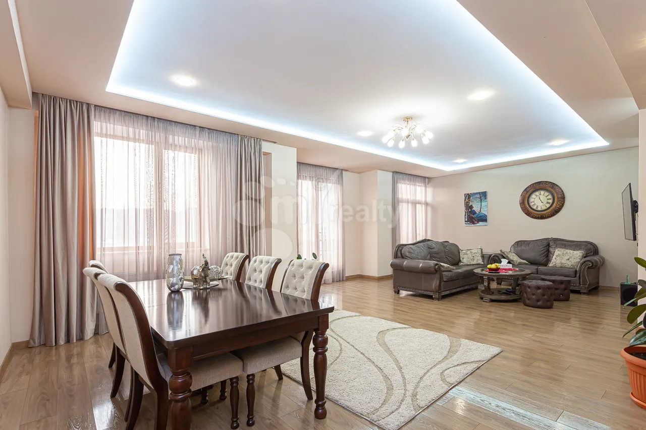 3 bedroom apartment for sale خیابان خورِناتسی, مرکز شهر ایروان, 159554