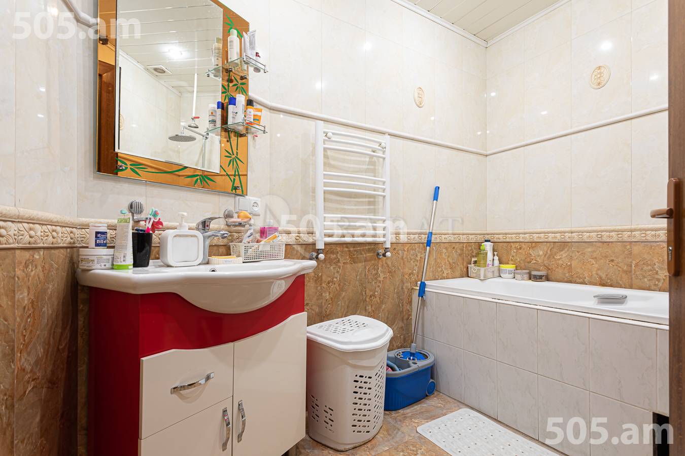 3 սենյականոց բնակարան  Խորենացու փող, Կենտրոն Երևան, 156393