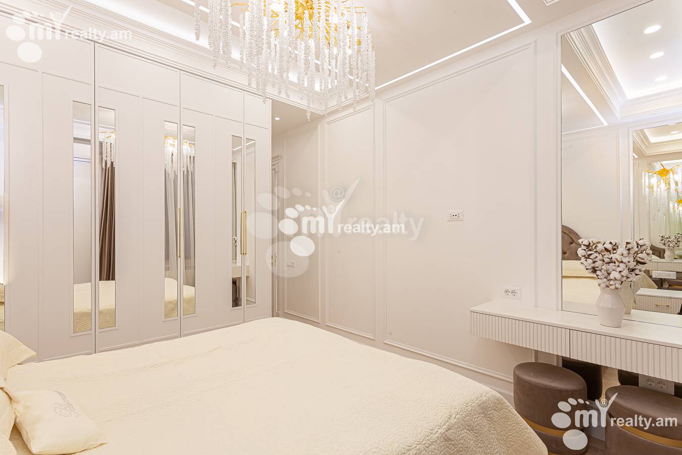 3 bedroom apartment for rent Aram St, Center Yerevan, 143996