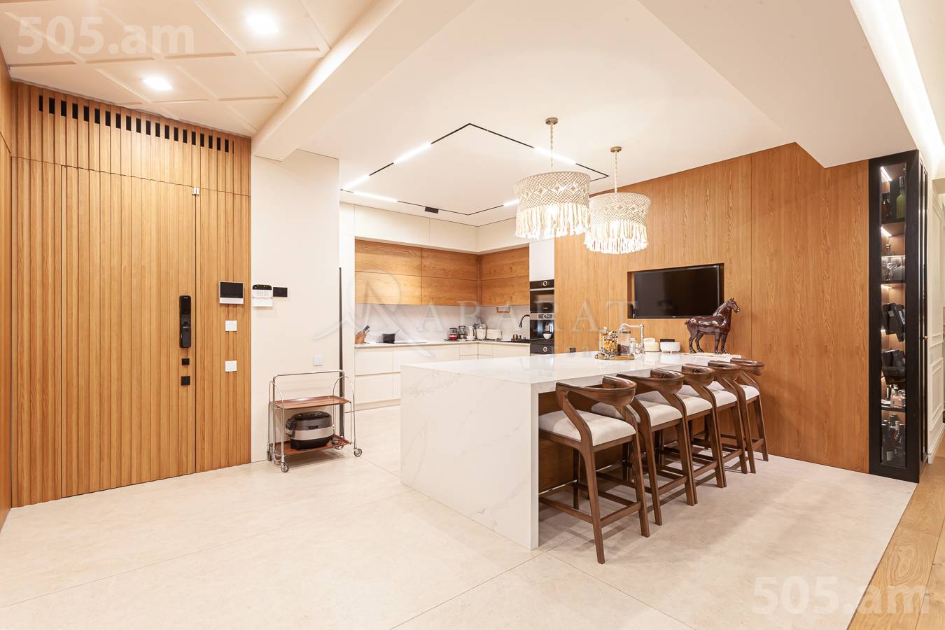 5 սենյականոց բնակարան  Բուզանդի փող, Կենտրոն Երևան, 154376