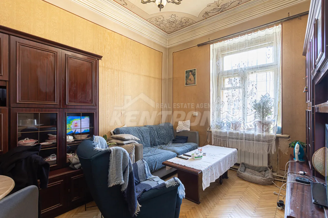 5 bedroom apartment for sale Abovyan St, Center Yerevan, 160117