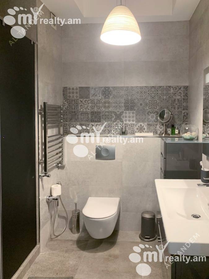 3 bedroom apartment for sale Amiryan St, Center Yerevan, 161202