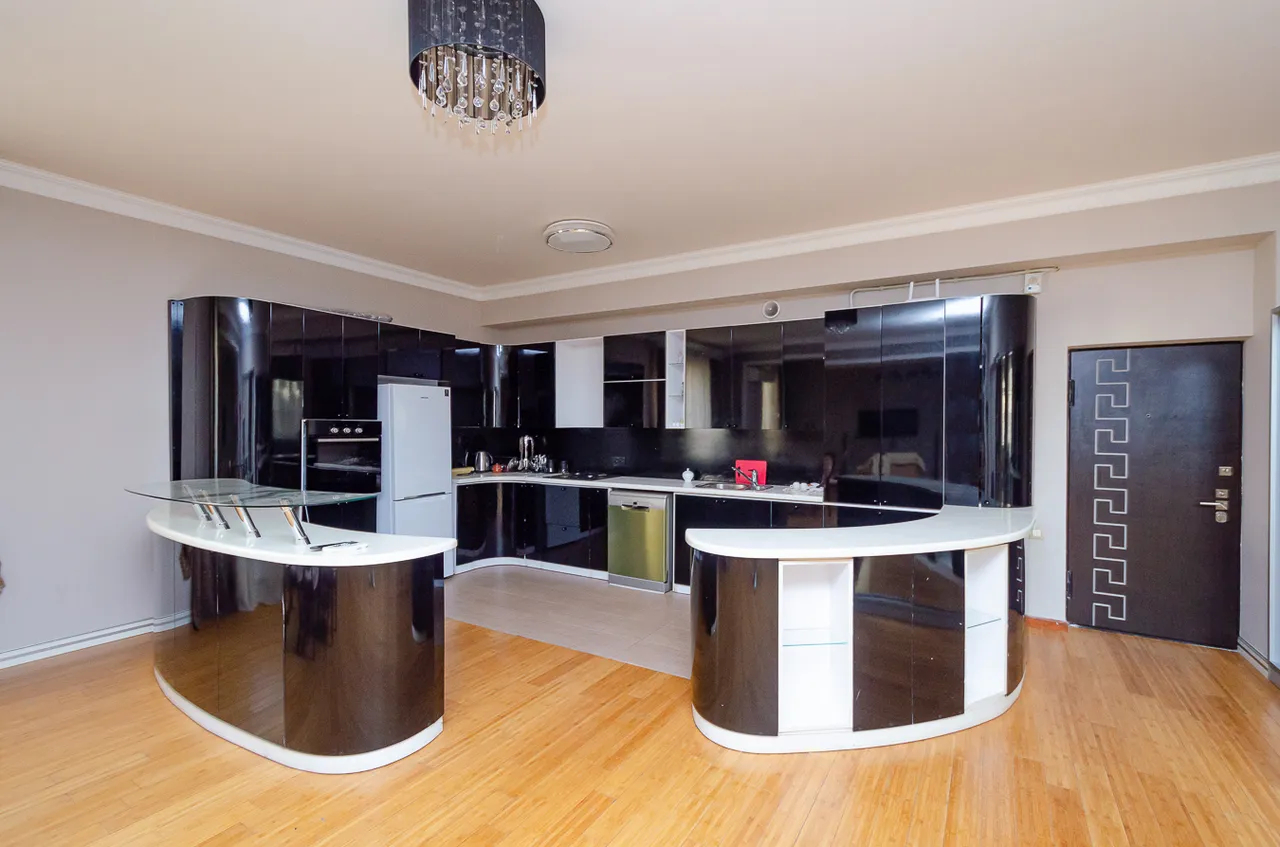 Снять 3 комнатную квартиру Бузанд ул, Центр Ереван, 159773