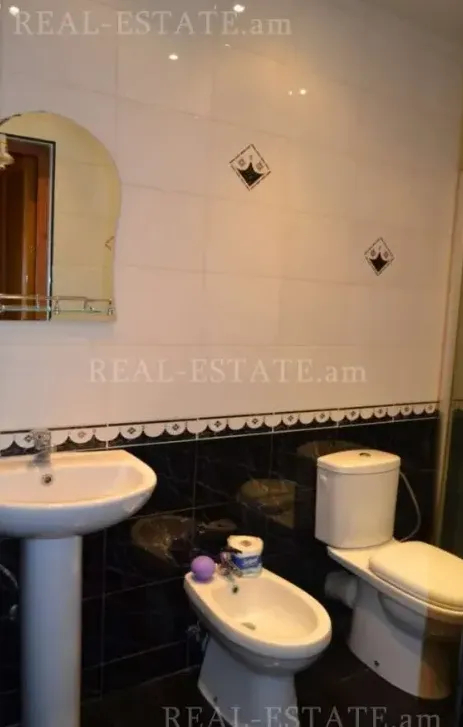 3 սենյականոց բնակարան  Աբովյան փող, Կենտրոն Երևան, 159901