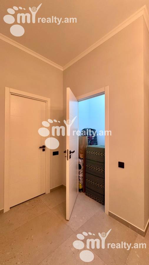 3 bedroom apartment for sale Paronyan St, Center Yerevan, 156576