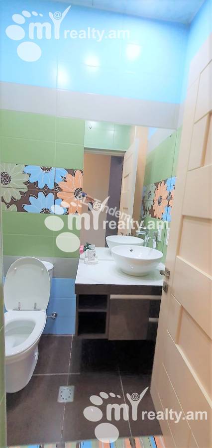 4 bedroom apartment for rent Antarayin St, Center Yerevan, 147991