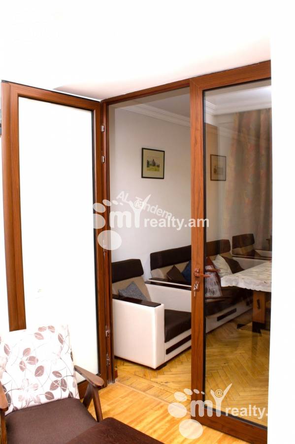 3 bedroom apartment for rent Abovyan St, Center Yerevan, 142503