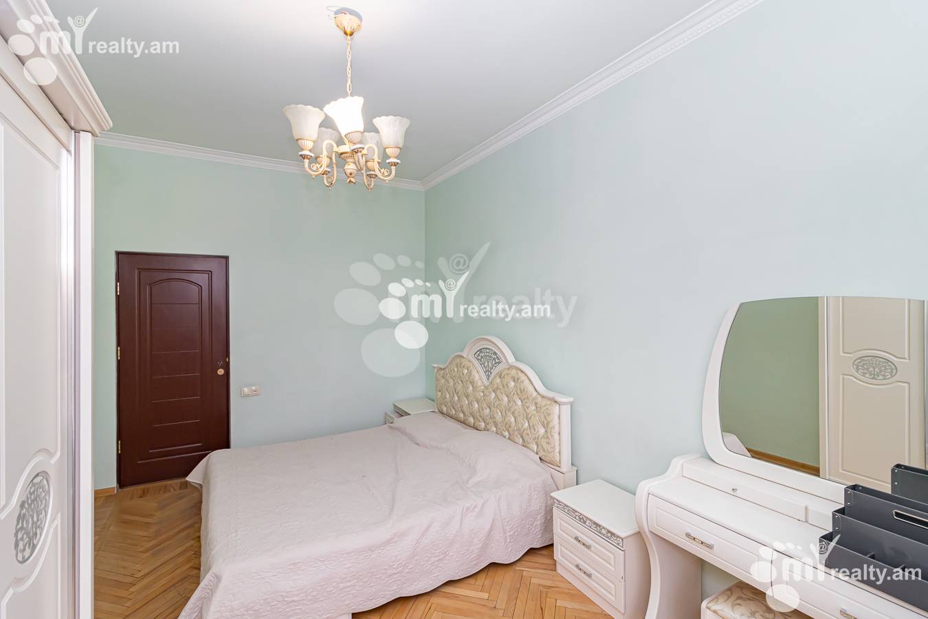 Купить 3 комнатную квартиру Маштоца пр, Центр Ереван, 147643